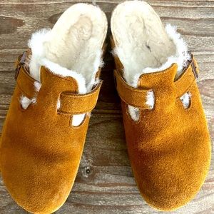 Birkenstock Suede Boston Clogs in Shearling - Size 39